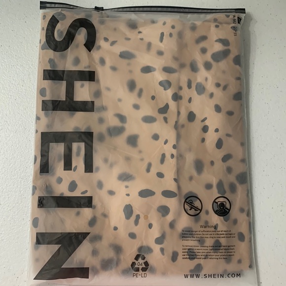 SHEIN Dalmatian Print Butterfly Sleeve Blouse In Leopard Size L NWOT - Picture 3 of 3